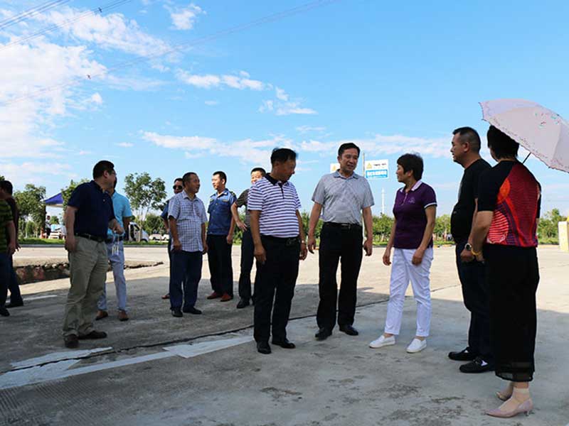 市領(lǐng)導(dǎo)來?？疾? title=